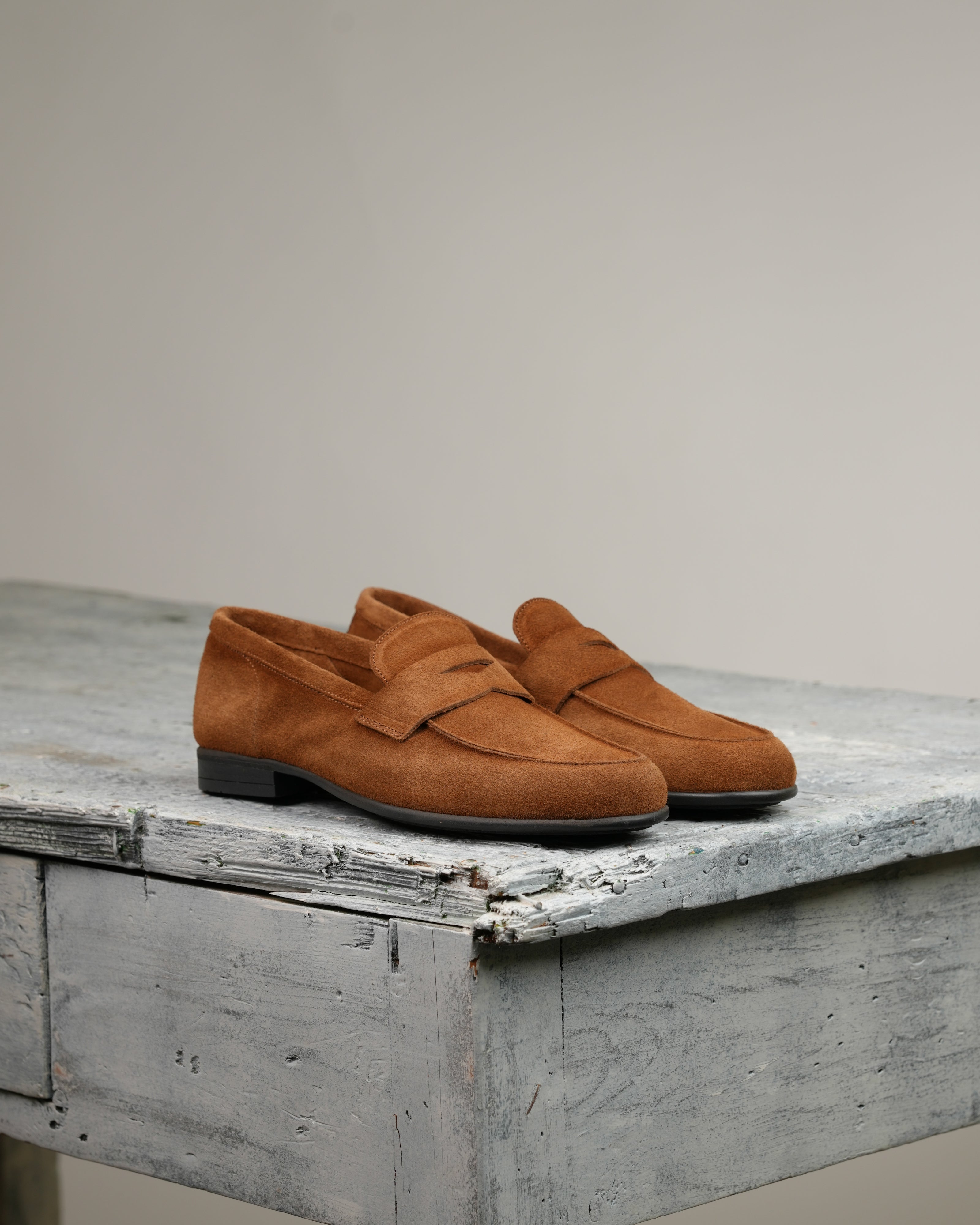 Marechiaro penny loafers in suede camel