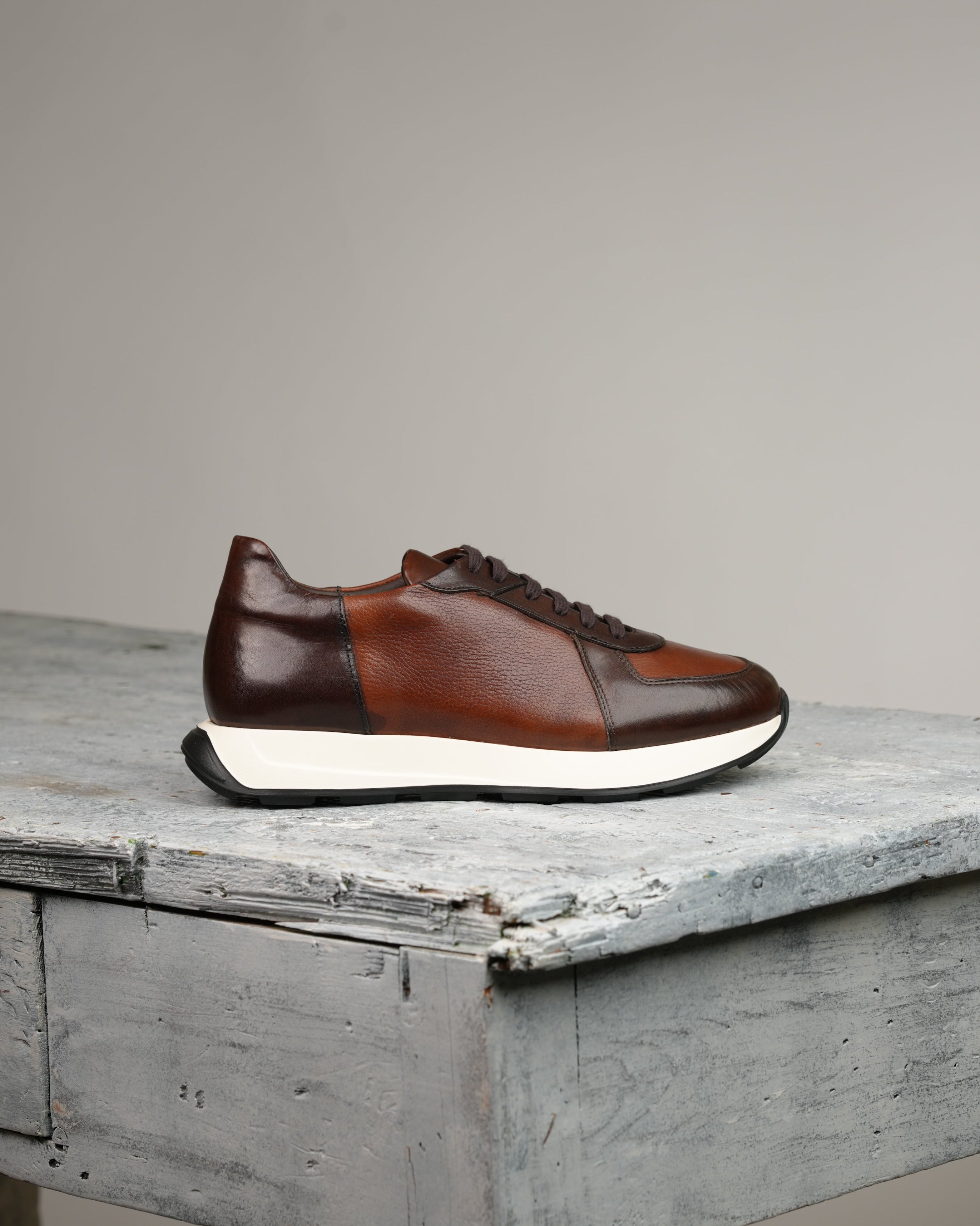 Zapatillas de lujo SHALAPI Milano 1.1 para hombre en color camel