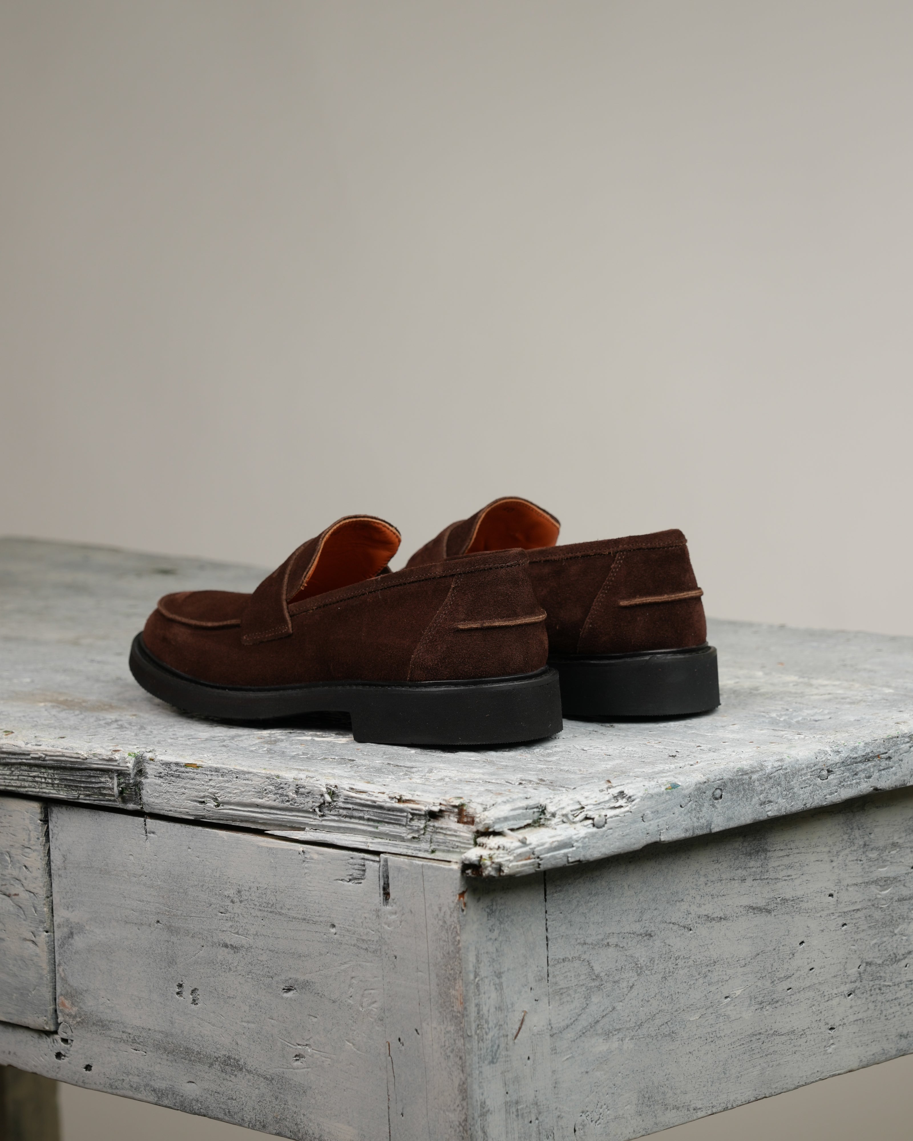 Mocasines SHALAPI de hombre italianos de ante marrón