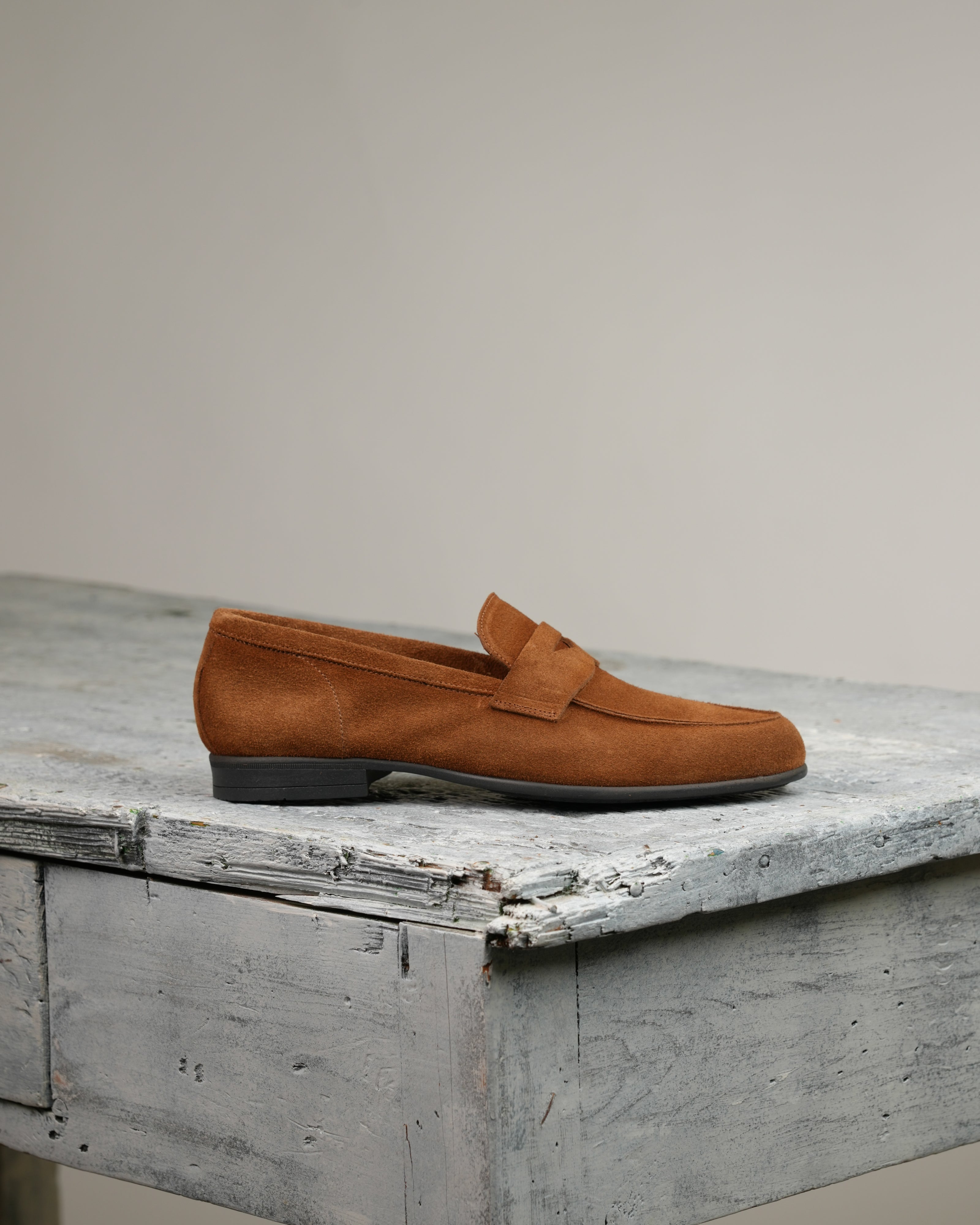 Marechiaro penny loafers in suede camel