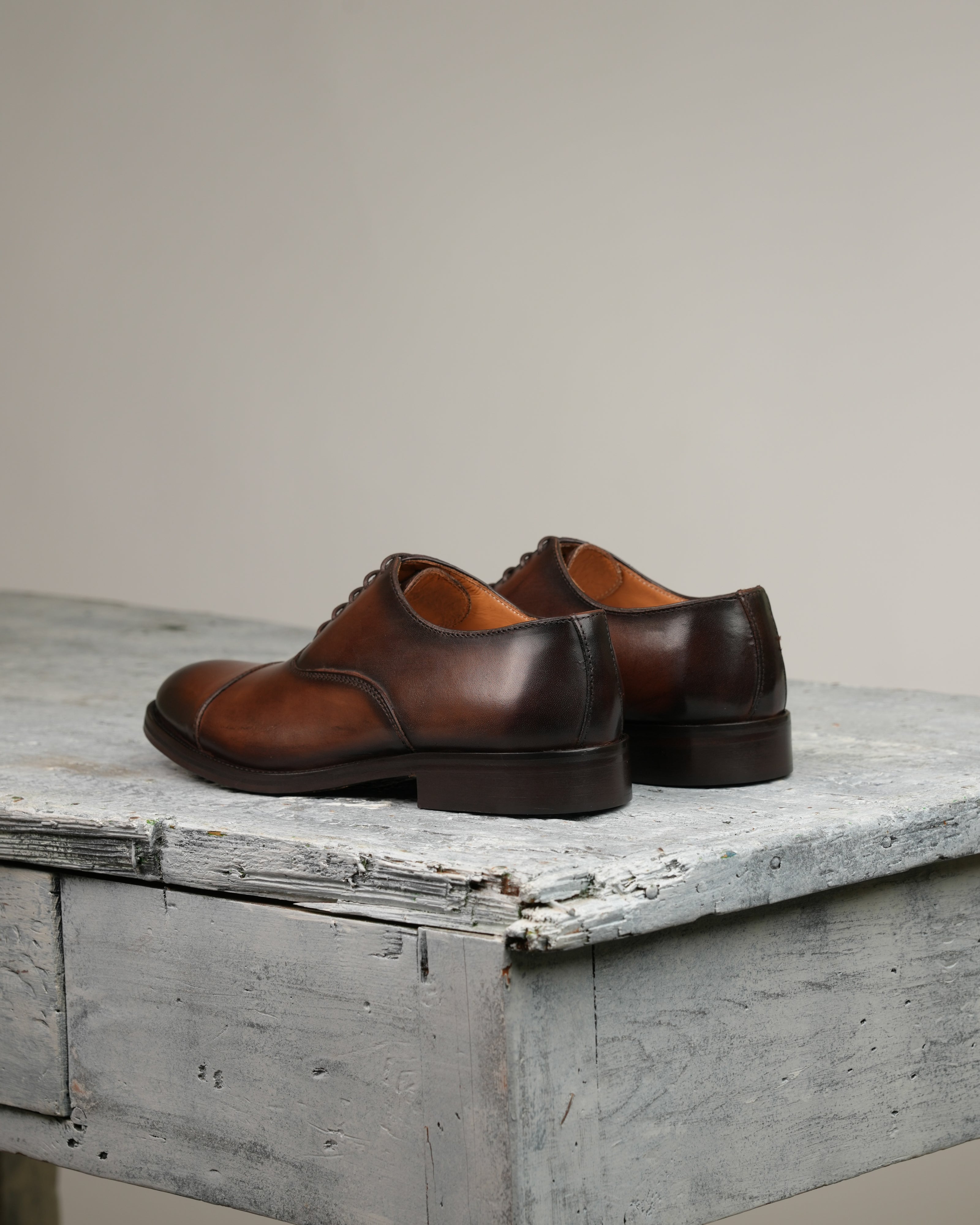 SHALAPI Florence 1.1 oxford clásico para hombre en color marrón