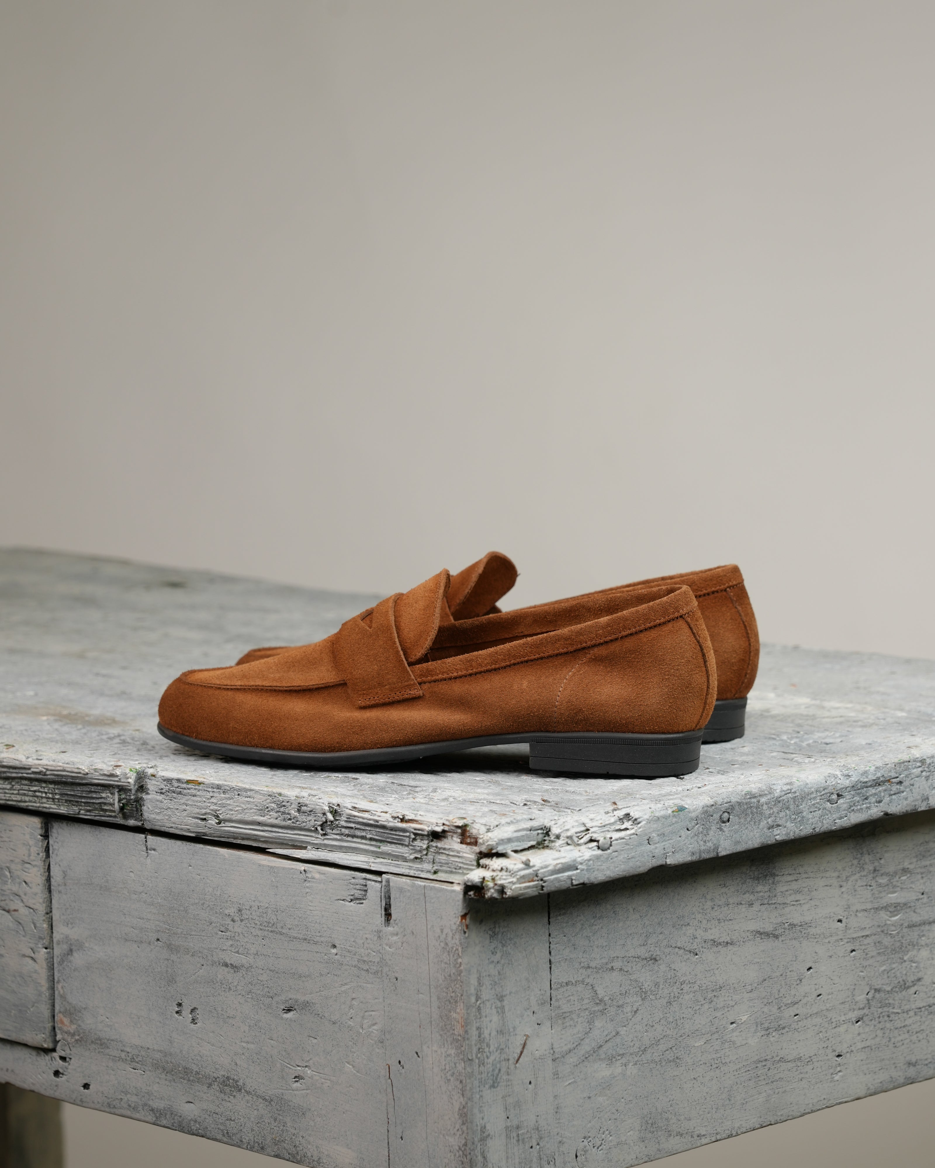 Marechiaro penny loafers in suede camel