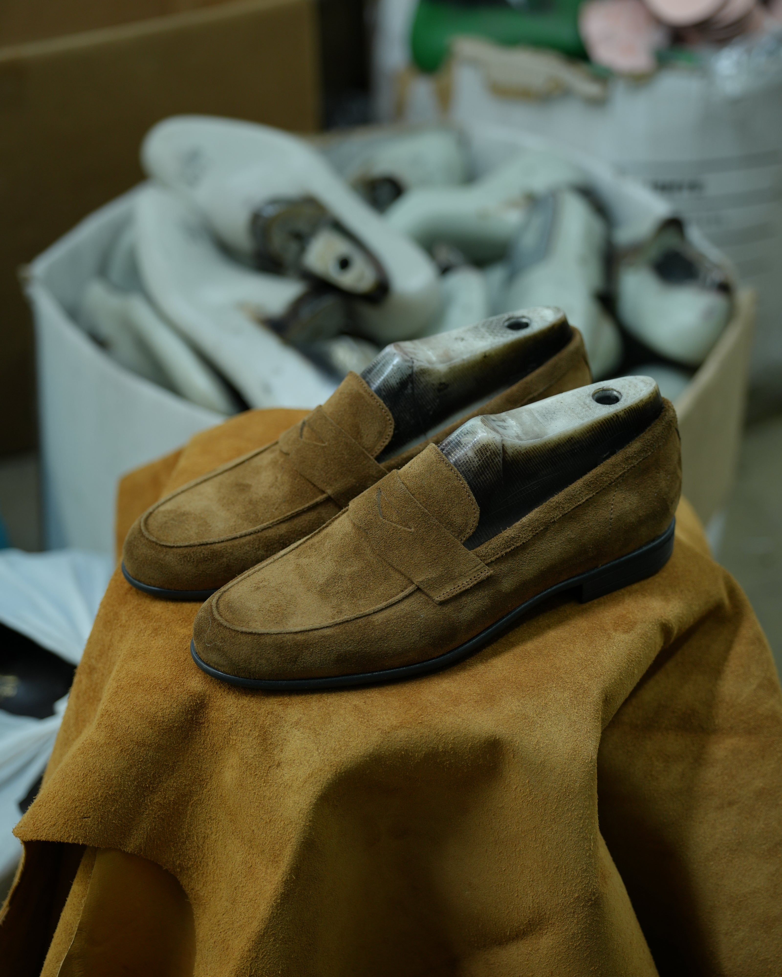 Marechiaro penny loafers in suede camel
