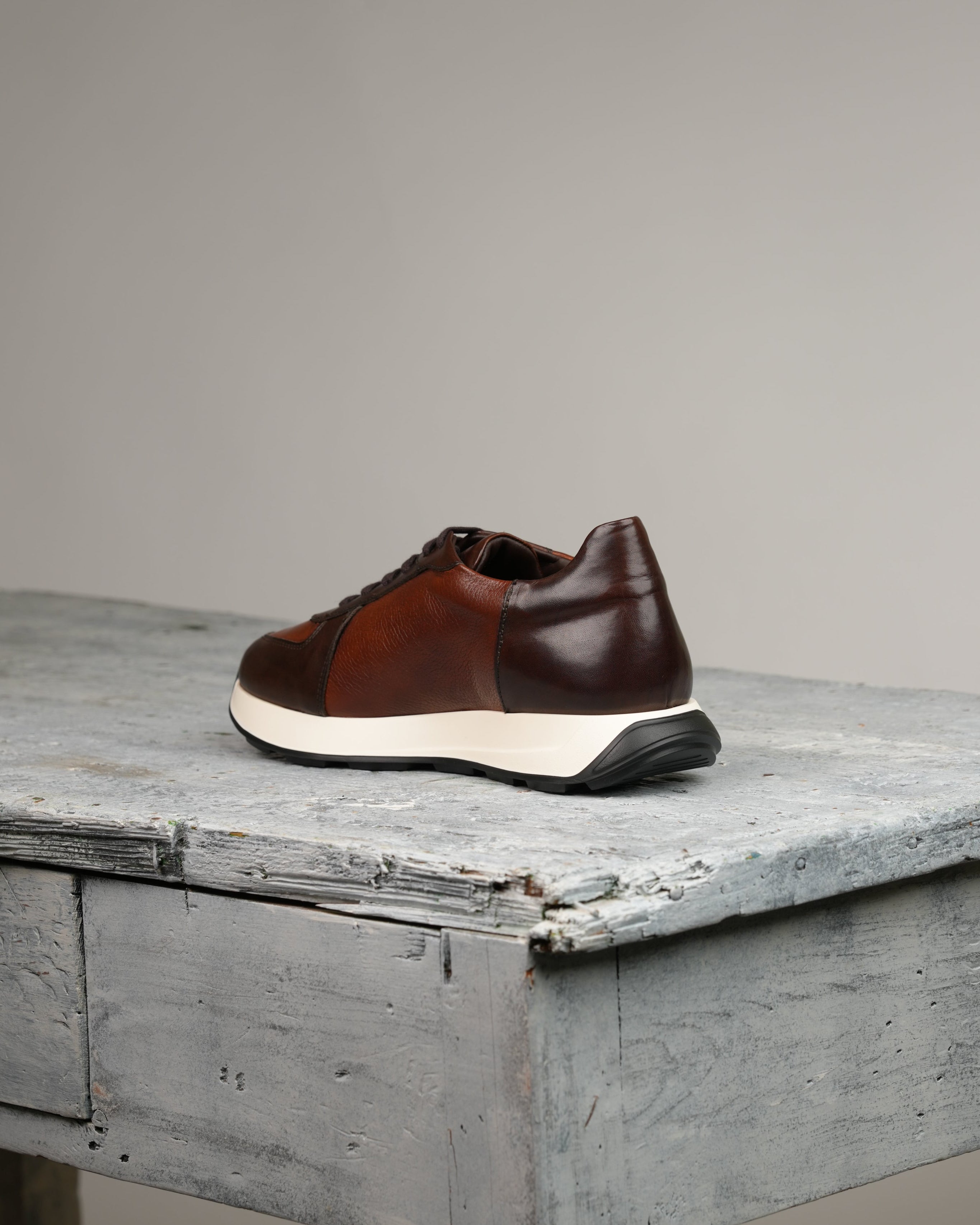 Zapatillas de lujo SHALAPI Milano 1.1 para hombre en color camel