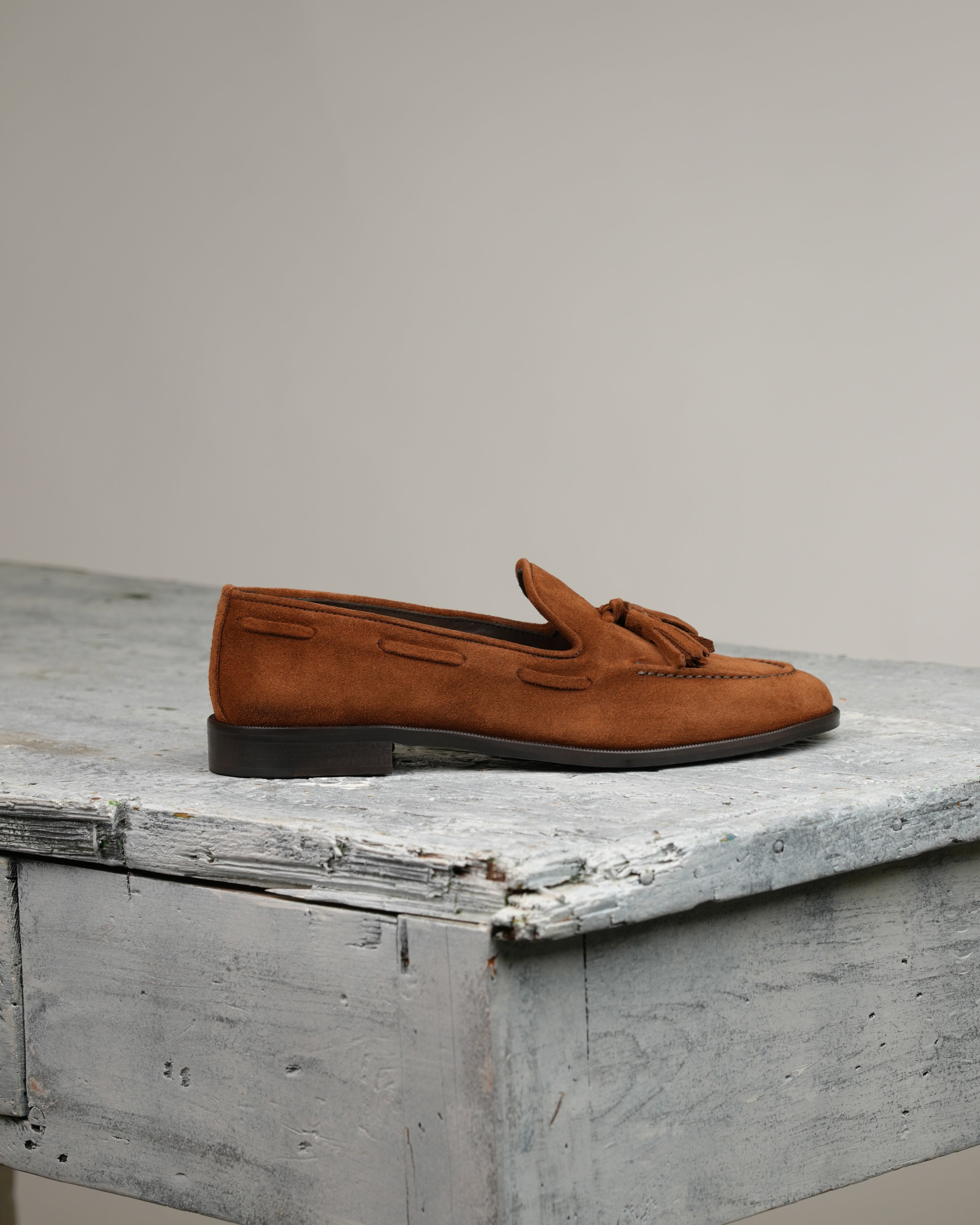 Mocasines con borlas SHALAPI Bari 1.1 para hombre en piel serraje color camel 