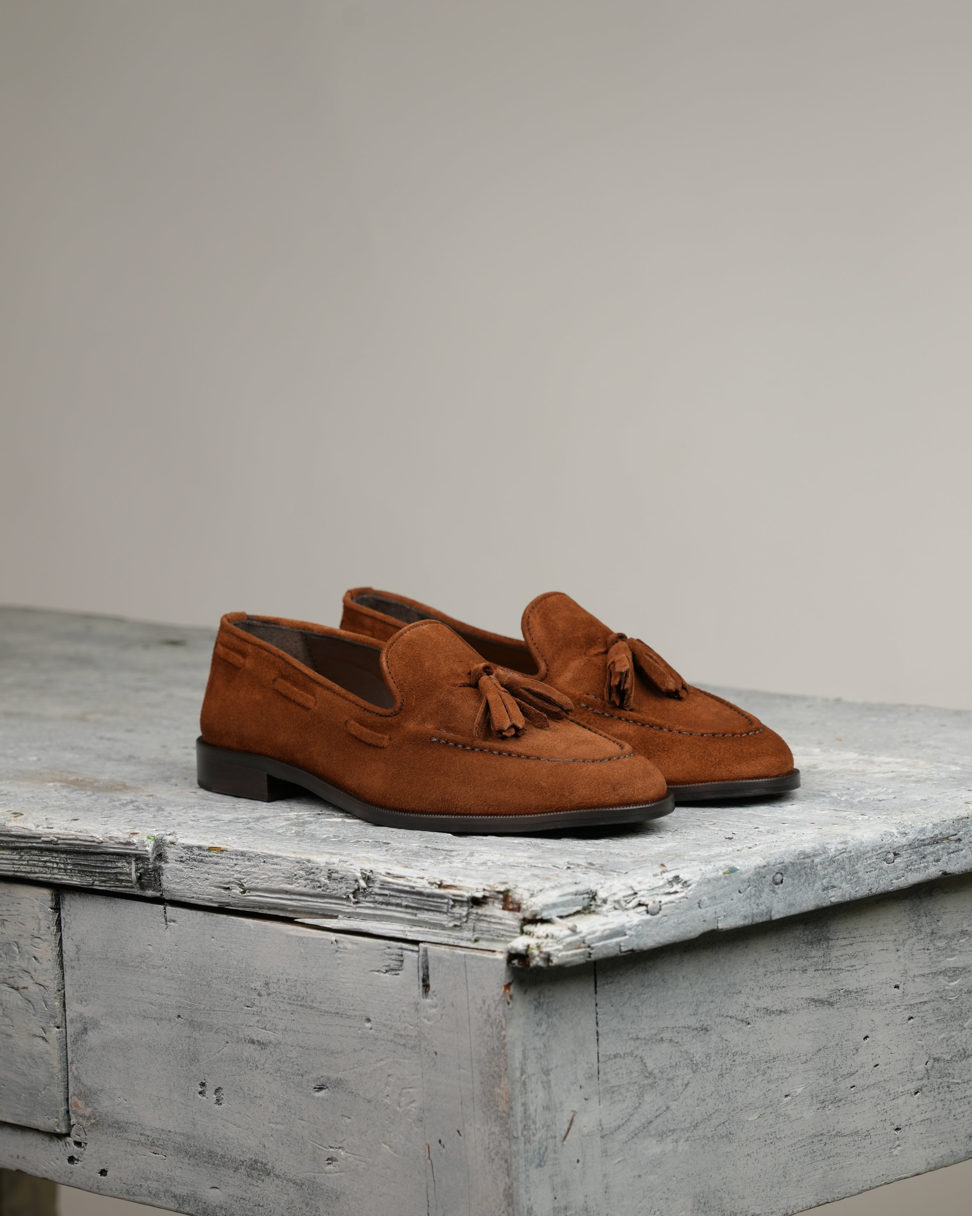 Mocasines con borlas SHALAPI Bari 1.1 para hombre en piel serraje color camel 