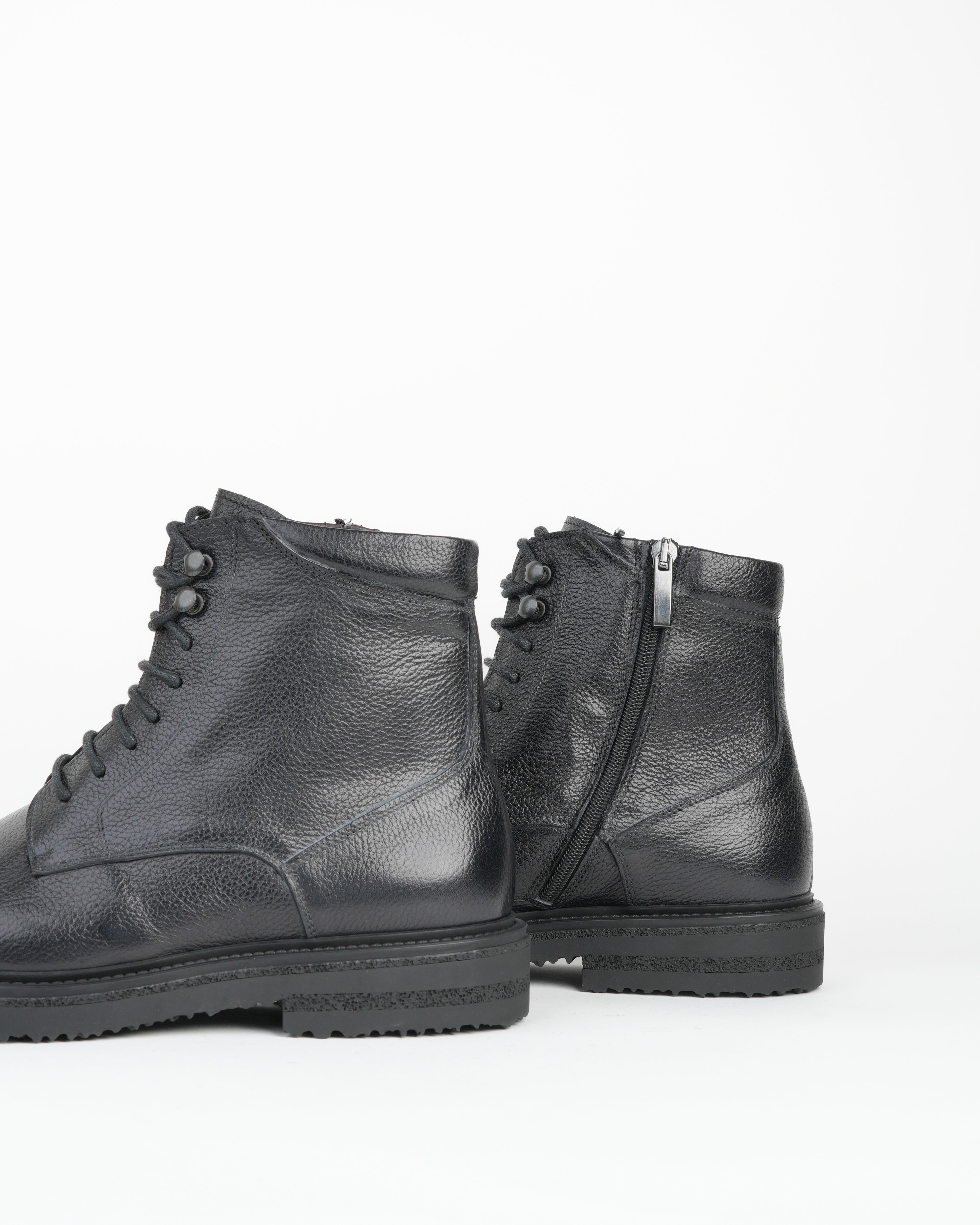 Botas de lujo SHALAPI 1.1 con punta lisa en piel flor en color negro 