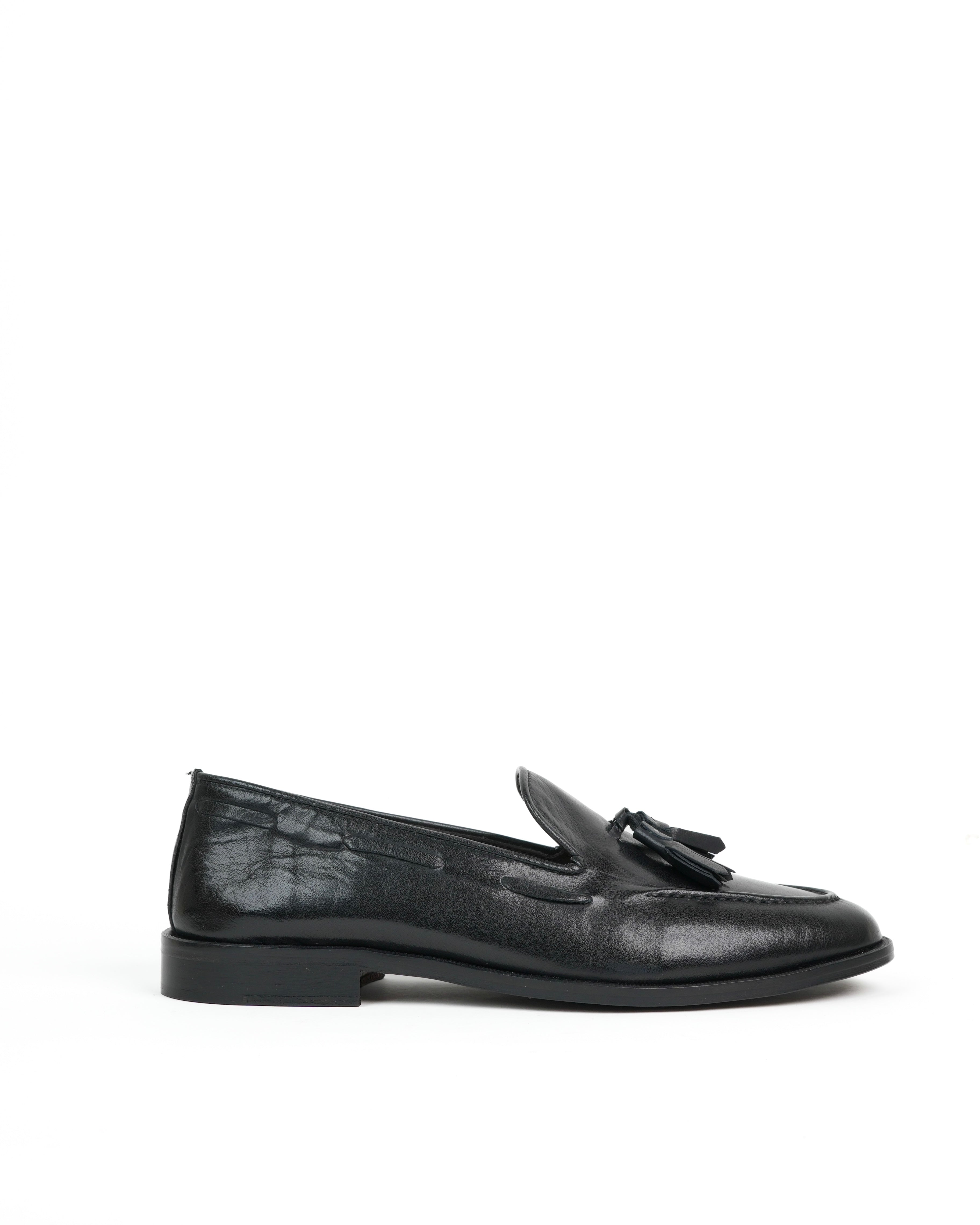 Mocasines con borlas SHALAPI Bari 1.1 para hombre en piel de búfalo en color negro 