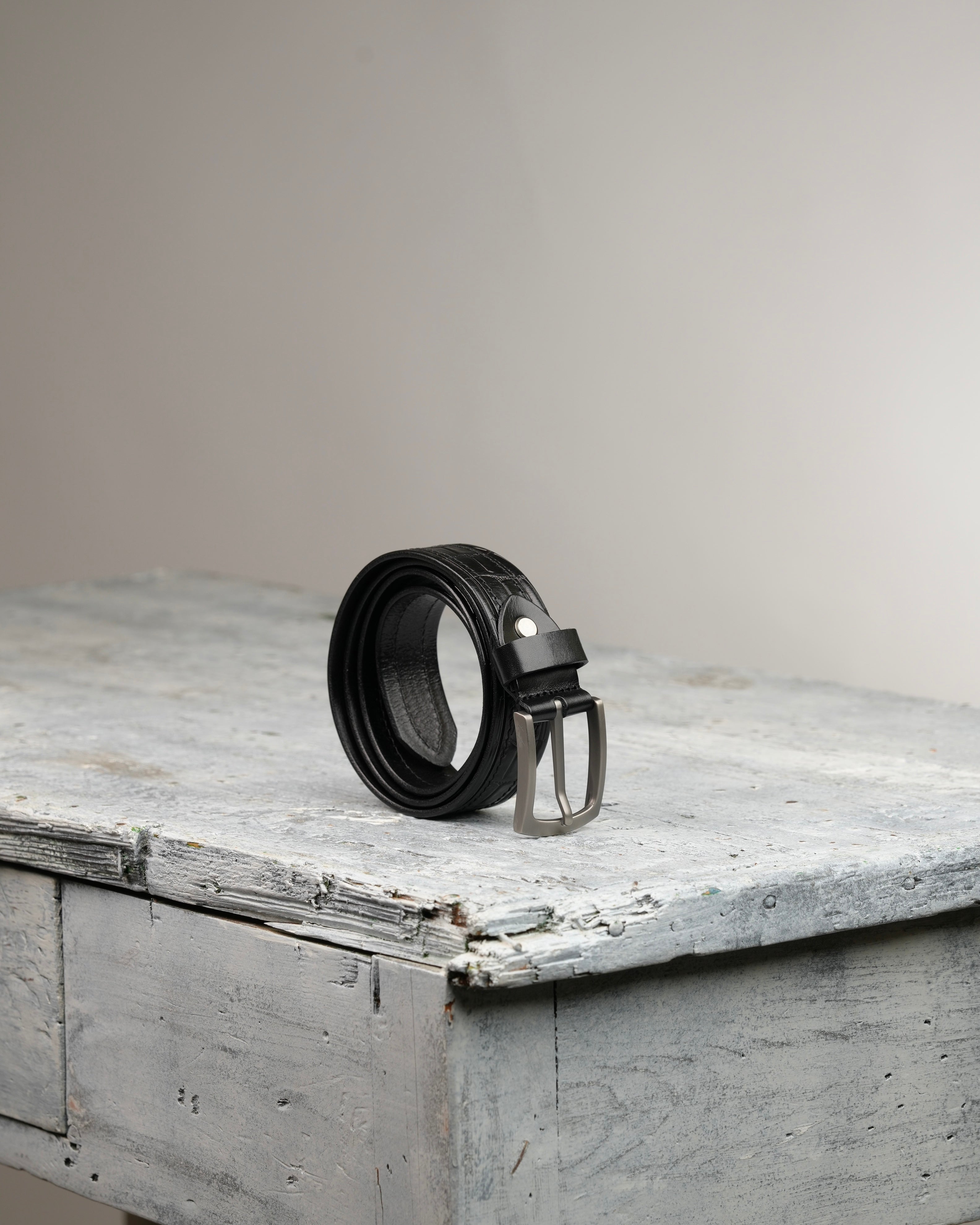 SHALAPI Genuine leather belts in black