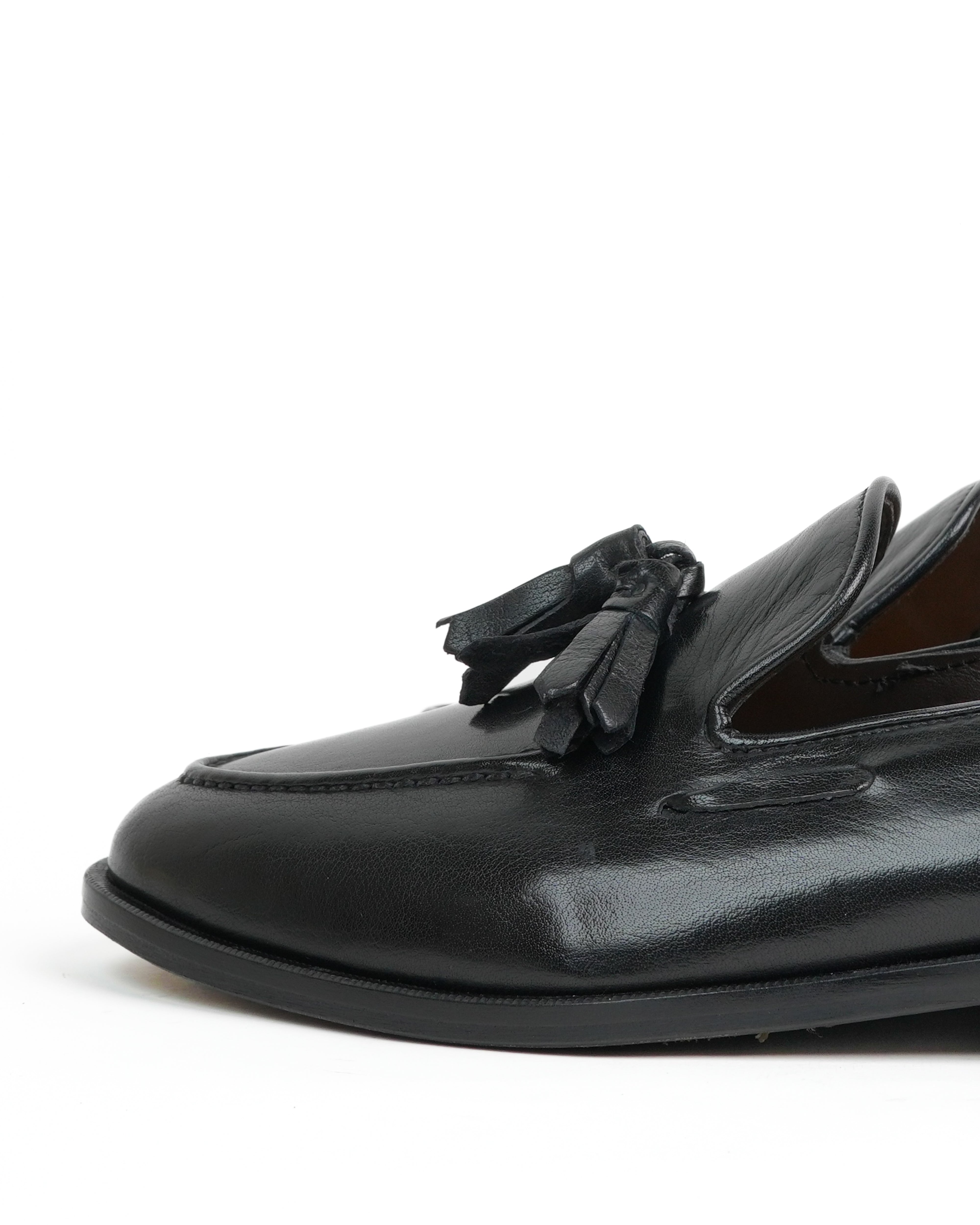 Mocasines con borlas SHALAPI Bari 1.1 para hombre en piel de búfalo en color negro 