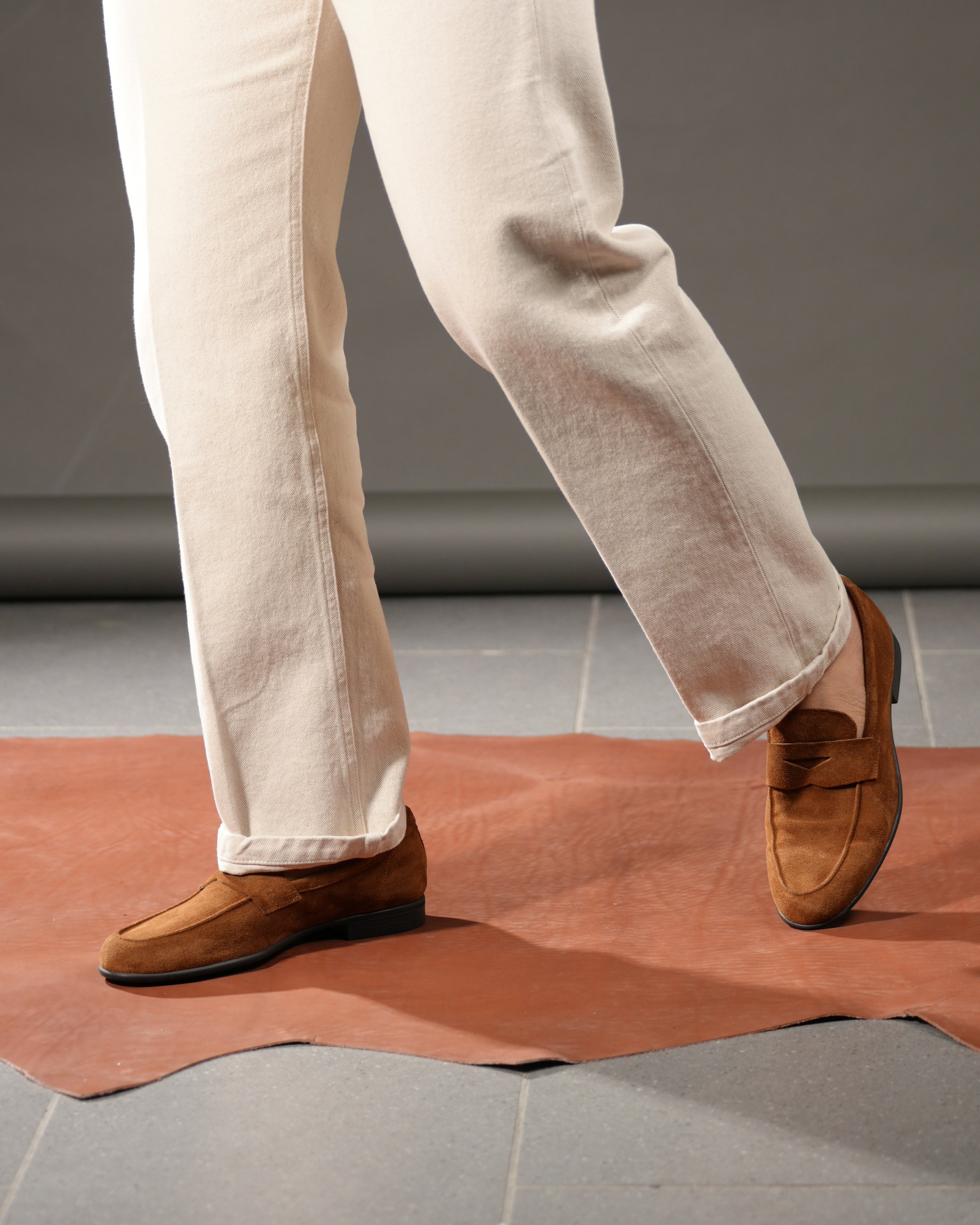 Marechiaro penny loafers in suede camel